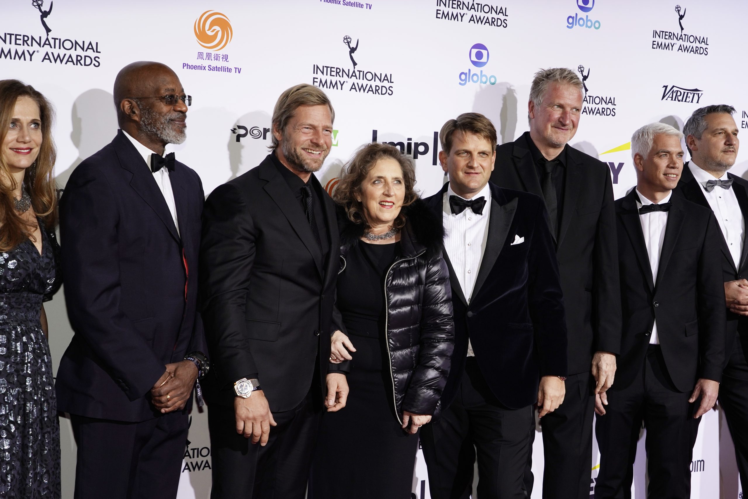 Benjamina Mirnik, Edwin Moses, Henning Baum, Petra Müller, Leopold Hoesch, Michael Souvignier, Henning Tewes, and Oliver Schablitzki on the red carpet at the 49th International Emmy Awards, November 22, 2021 in New York City. 49th International Emmy Awards